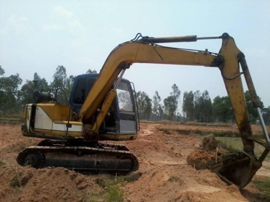 KOBELCO MARK III SK-60 รถบอดี้สวยมากครับ เครื่องเดิมปั๊มเดิมทำงานไม่โหลดประหยัดน้ำมันดี ภายในเก๋งสวยครบ มีแอร์เย็น ช่วงล่างเต็มดีพร้อมทำงานได้เลยครับ เอกสารสัญญาซื้อขาย ราคาต่อรองได้ครับ