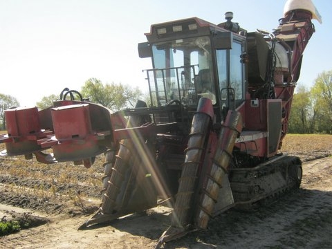 ขายรถตัดอ้อยมือสอง ออสทอฟ ปี1998 7,000 ชั่วโมง คันที่ 2