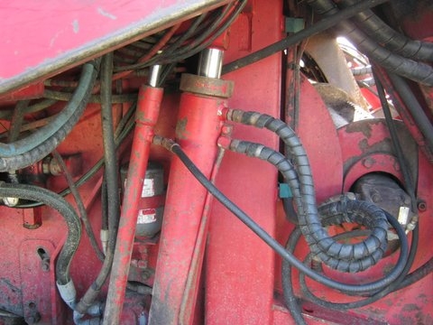 ขายรถตัดอ้อยมือสอง ออสทอฟ ปี1999 7,500 ชั่วโมง ล้อแทรค