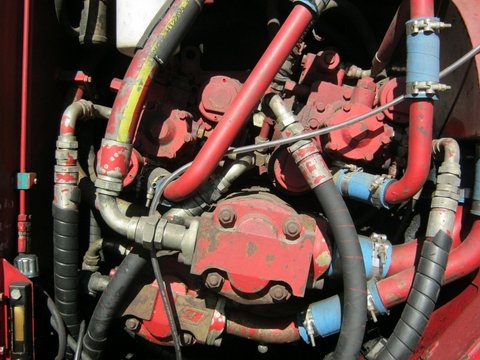 ขายรถตัดอ้อยมือสอง ออสทอฟ ปี1999 7,500 ชั่วโมง ล้อแทรค