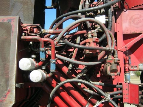 ขายรถตัดอ้อยมือสอง ออสทอฟ ปี1999 7,500 ชั่วโมง ล้อแทรค