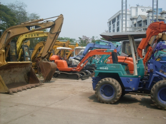 ให้เช่ารถแม็กโครPC200,120,70,60,50 มีรถ18,12ล้อ รถบดถนนเล็กใหญ่ รถแทรกเตอร์เล็กใหญ่