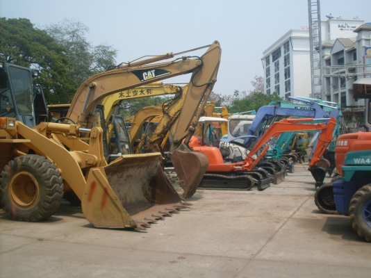 ให้เช่ารถแม็กโครPC200,120,70,60,50 มีรถ18,12ล้อ รถบดถนนเล็กใหญ่ รถแทรกเตอร์เล็กใหญ่