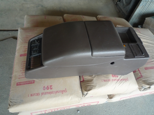 คอนโซน กลาง มีสวิท ควบคุมกระจกไฟฟ้า