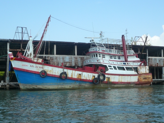 ขายเรือประมงมือสอง อุปกรณ์ครบพร้อมใช้งาน โทรคุยกันก่อนได้ครับเจ้าของขายเอง โทร0855723200