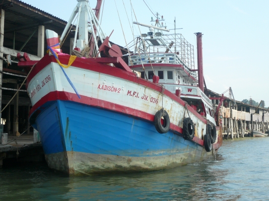 ขายเรือประมงมือสอง อุปกรณ์ครบพร้อมใช้งาน โทรคุยกันก่อนได้ครับเจ้าของขายเอง โทร0855723200