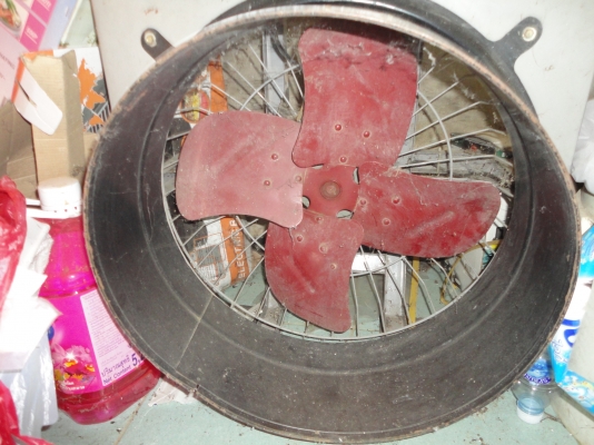 พัดลมโชว์หน้าร้าน