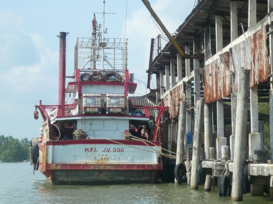 ขายเรือประมงมือสอง อุปกรณ์ครบพร้อมใช้งาน โทรคุยกันก่อนได้ครับเจ้าของขายเอง