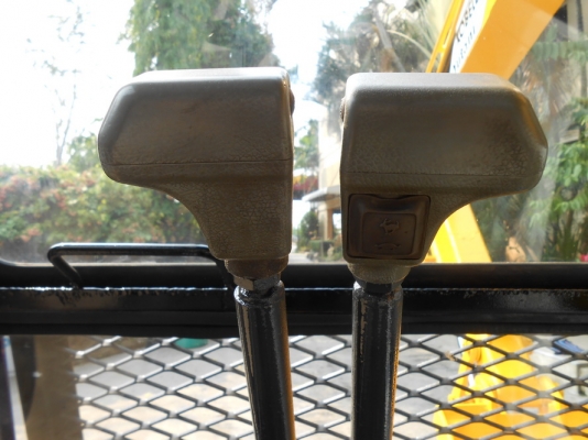 ขายรถขุด KOBELCO SK60. MARK 3  พร้อท LINE หัวกระแทก(หัวแย๊ก)เก่านอกปรับสภาพแล้วพร้อมใช้งาน