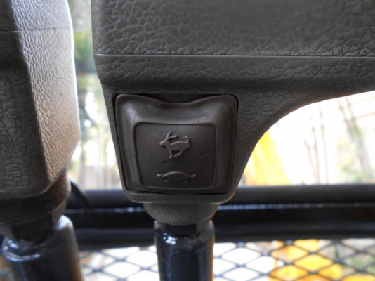 ขายรถขุด KOBELCO SK60. MARK 3  พร้อท LINE หัวกระแทก(หัวแย๊ก)เก่านอกปรับสภาพแล้วพร้อมใช้งาน