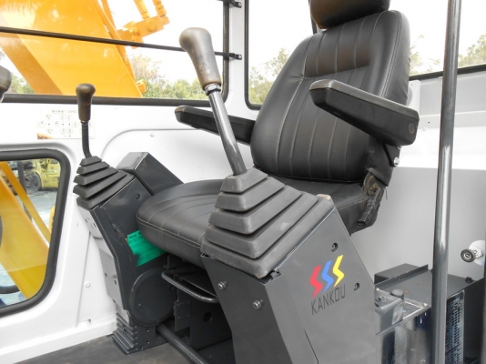 ขายรถขุด KOBELCO SK60. MARK 3  พร้อท LINE หัวกระแทก(หัวแย๊ก)เก่านอกปรับสภาพแล้วพร้อมใช้งาน