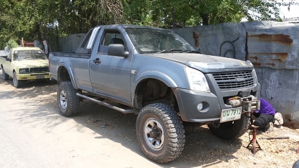 D-MAX 4WD คานแข็ง