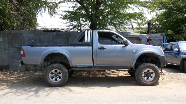 D-MAX 4WD คานแข็ง