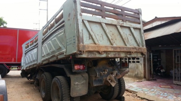 ( ขายตามสภาพ ) รถอิซูซุ 10 ล้อดั๊ม 240 แรงม้า  ( นางฟ้าแท้ )  สนใจติดต่อ 081 - 6079515