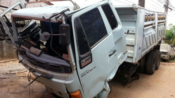 ( ขายตามสภาพ ) รถอิซูซุ 10 ล้อดั๊ม 240 แรงม้า  ( นางฟ้าแท้ )  สนใจติดต่อ 081 - 6079515