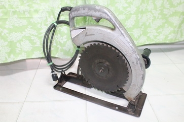 เลื่อยวงเดือนยี่ห้อ makita รุ่น 5103ขนาดใส่ใบได้ 13 นิ้ว พร้อมใช้ครับ