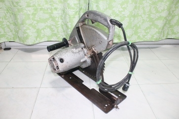 เลื่อยวงเดือนยี่ห้อ makita รุ่น 5103ขนาดใส่ใบได้ 13 นิ้ว พร้อมใช้ครับ