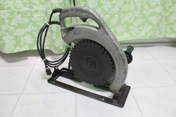 เลื่อยวงเดือนยี่ห้อ makita รุ่น 5103ขนาดใส่ใบได้ 13 นิ้ว พร้อมใช้ครับ