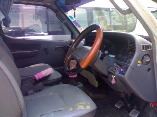 ขายรถตู้หัวจรวด ปี94 เครื่อง2500 สภาพสวยๆคับลดได้160000เอาไปเลยคับ