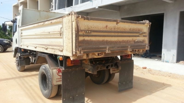 รถอิซูซุ 6 ล้อดั๊ม NPR 150 แรงม้า ปี 52 วิ่ง 120000 กว่า กม. สนใจติดต่อ 081 - 6079515