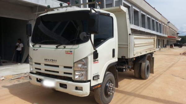 รถอิซูซุ 6 ล้อดั๊ม NPR 150 แรงม้า ปี 52 วิ่ง 120000 กว่า กม. สนใจติดต่อ 081 - 6079515