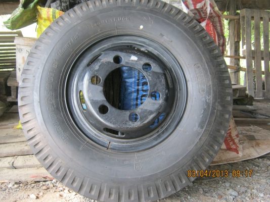 เจ้าของอยากขายมากๆๆลดเหลือ6500 ยางอะไหล่BRIDGESTONE8.25-16 พร้อมกระทะล้อยางในของห้างใหม่ๆๆ