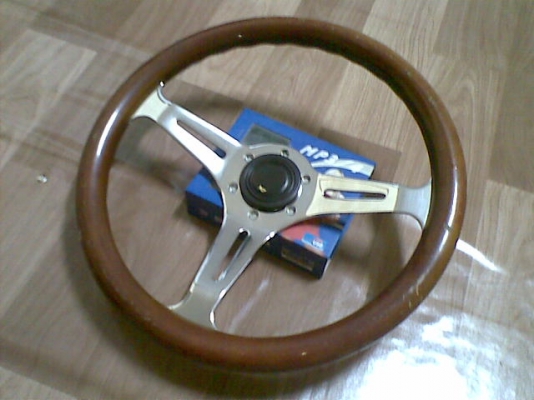 ขายพวงมาลัยไม้แท้ 3ก้าน Made In Japan 13.5นิ้ว ราคา500บาท