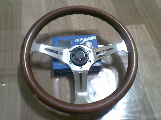 ขายพวงมาลัยไม้แท้ 3ก้าน Made In Japan 13.5นิ้ว ราคา500บาท