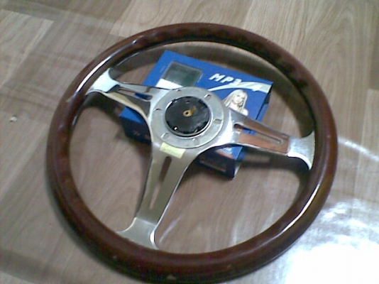 ขายพวงมาลัยไม้แท้ 3ก้าน Made In Japan 13.5นิ้ว ราคา500บาท