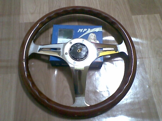 ขายพวงมาลัยไม้แท้ 3ก้าน Made In Japan 13.5นิ้ว ราคา500บาท