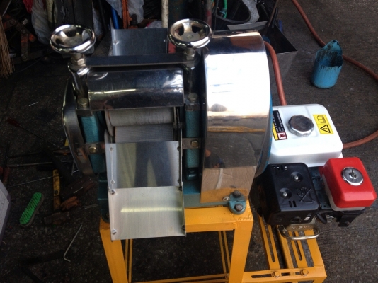 อาชีพเสริมหน้าร้อน รายได้ดีครับ เครื่องคั้นน้ำอ้อยมือสอง +เครื่องยนต์ อาชีพเสริมหน้าร้อน รายได้ดีครับ เครื่องคั้นน้ำอ้อยมือสอง +เครื่องยนต์