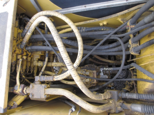 สภาพ 95 \% KOMATSU PC130-6  เก่านอก เอวแน่น ปั็มแรง สภาพพร้อมใช้ สุดๆเอาไปแบ่งกันใช้ได้เลยครับ  แทรกกว้าง เดินไว