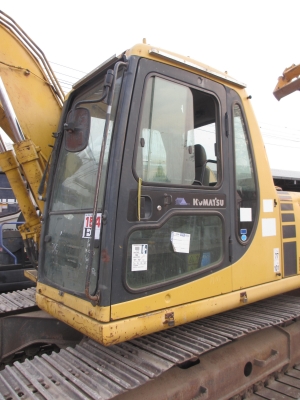 สภาพ 95 \% KOMATSU PC130-6  เก่านอก เอวแน่น ปั็มแรง สภาพพร้อมใช้ สุดๆเอาไปแบ่งกันใช้ได้เลยครับ  แทรกกว้าง เดินไว