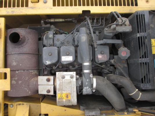 สภาพ 95 \% KOMATSU PC130-6  เก่านอก เอวแน่น ปั็มแรง สภาพพร้อมใช้ สุดๆเอาไปแบ่งกันใช้ได้เลยครับ  แทรกกว้าง เดินไว