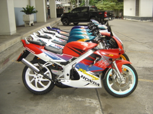 ขายด่วน NSR 150 SP PROARM 100\%  สวยมาก ทำสีใหม่ทั้งคัน 35000 บาท มีสี แดงขาว และ สีเขียวส้ม  สินค้า มีจำนวน จำกัด