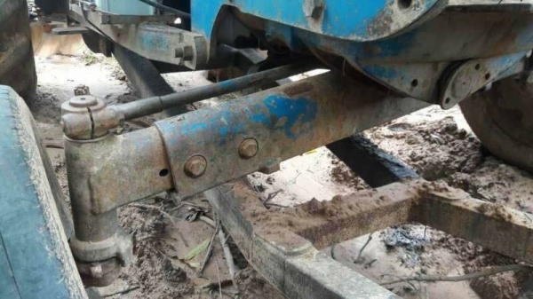 ขาย 240,000บาท รถไถ เพลาเดียว FORD 6600เสื้อลาย ) เครื่องดี เกียร์ดี หางไม่ตก (ใบมีดหน้า -หาง 7) เอกสารเล่มทะเบียน ภาษีไม่ขาด  รถอยู่  จ.ร้อยเอ็ด  โทร 093-3376797 อ๊อฟ 101 ไอดีไลน์ ja5657