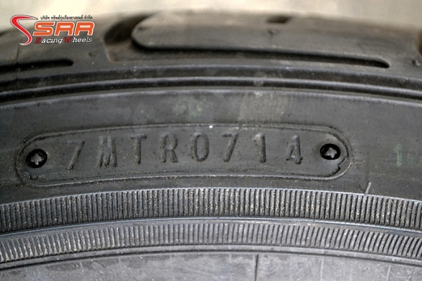 DUNLOP DZ101 235/35R19 ปี14 เส้นละ 4,000 บาท DUNLOP DZ101 235/35R19 ปี14 เส้นละ 4,000 บาท