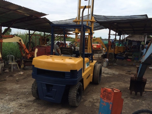 Komutsu-5 ดีเซล 4 ตัน สภาพดีพร้อมใช้ Komutsu-5 ดีเซล 4 ตัน สภาพดีพร้อมใช้