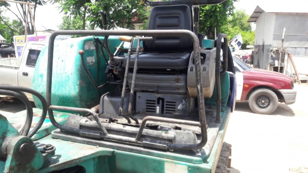KOMATSU PC 30-7 ราคา 270,000 KOMATSU PC 30-7 ราคา 270,000