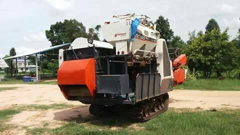 ขายรถเกี่ยวข้าวคูโบต้าDC60ปี53รองกระสอบ ทำงานสองพันชม.พร้อมรถลากสาลี่
