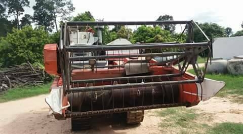 ขายรถเกี่ยวข้าวคูโบต้าDC60ปี53รองกระสอบ ทำงานสองพันชม.พร้อมรถลากสาลี่