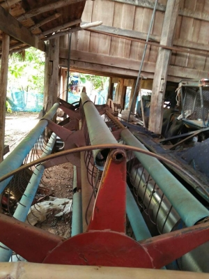 ขายรถเกี่ยวข้าวรองกระสอบ เครื่องอีซูซุ6HE1 195ปั๊ม22ติดใช้งานได้