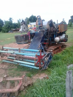 ขายรถเกี่ยวข้าวรองกระสอบ เครื่องอีซูซุ6HE1 195ปั๊ม22ติดใช้งานได้