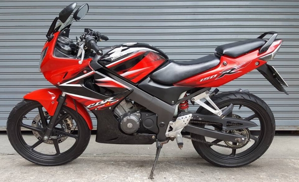 ขอนุญาตขาย HONDA CBR 150R รุ่นสุดท้าย ลายไฟ วิ่งน้อย 1X,XXX KM ฟรีค่าโอน