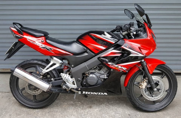 ขอนุญาตขาย HONDA CBR 150R รุ่นสุดท้าย ลายไฟ วิ่งน้อย 1X,XXX KM ฟรีค่าโอน