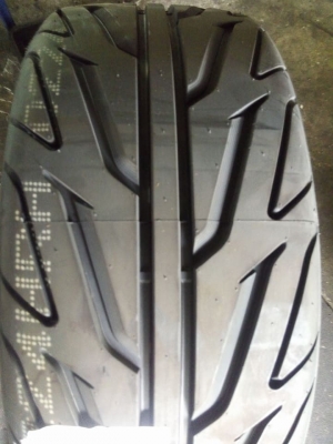 ยางซอฟ จากเลนโซ่ viper raiden rd71 ขนาด 195-50-15 ปี 17 ราคาถูก