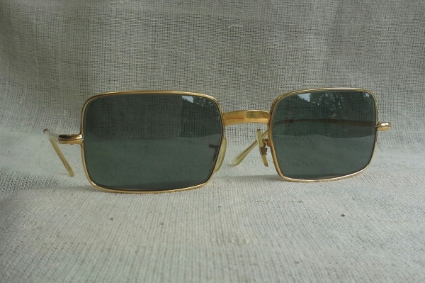 แว่นตาเฟรนช์แฮนด์เมด ยุค &#039;70s  กรอบทองสีน้ำผึ้ง!  หายาก!  Vintage FRAME FRANCE handmade in France