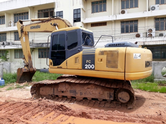 ขาย 1,250,000 KOMATSU PC200-7 ทำงาน 10,643 ชม . เครื่องดี ปั้มแรง โช่หนา เอวแน่น ไฟฟ้าครบ แอร์เย็น เอกสารอินสอยท์  รถอยู่ จ.ขอนแก่น 090-772-3710 090-772-3708