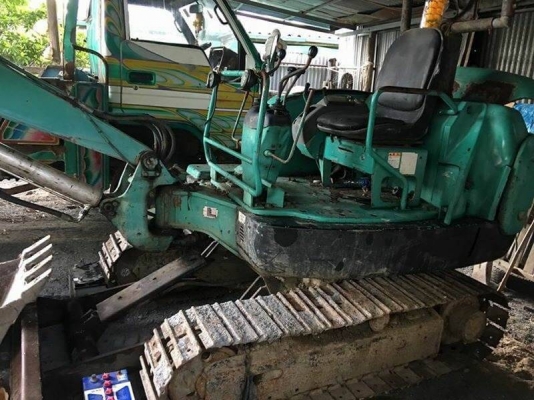 ขาย 235,,000 KOMATSU PC 27R-8  เครื่องดี ปั้มแรง โช่หนา เอวแน่น  รถอยู่ จ.สุพรรณบุรี 090-772-3710 090-772-3708