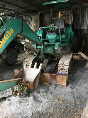ขาย 235,,000 KOMATSU PC 27R-8  เครื่องดี ปั้มแรง โช่หนา เอวแน่น  รถอยู่ จ.สุพรรณบุรี 090-772-3710 090-772-3708